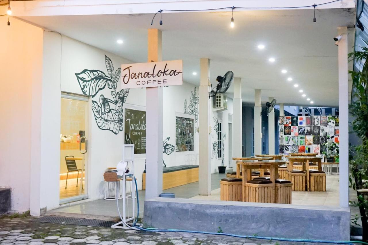 Tamadara Guesthouse Jogja Maguwo Екстер'єр фото